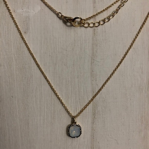 Blue Faceted Rhinestone on Gold Tone Chain - Picture 6 of 9